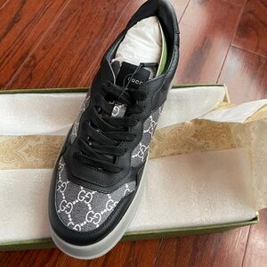 Gucci Men's Black and White Logo Sneakers